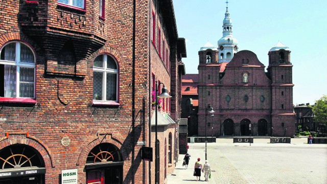 W Katowicach wspaniały Nikiszowiec jest na drugim miejscu wśród najchętniej fotografowanych fragmentów miasta. A co przewodzi? Spodek i rondo. No tak, to właśnie Spodek stał się naszym symbolem