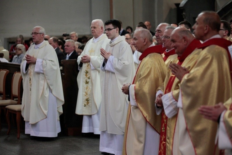 Ośmiu nowych księży wyświęcił biskup Andrzej Czaja