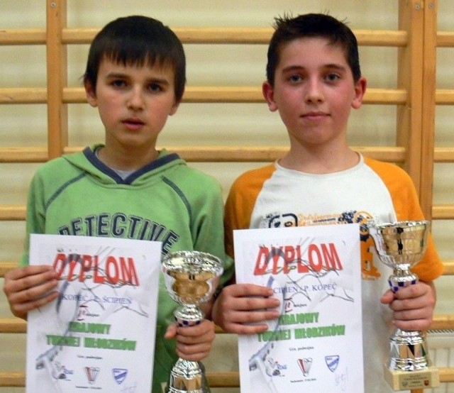 Młodzi badmintoniści Stali Nowa Dęba Ernest Ścipień i Patryk Kopeć zrobili furorę podczas turnieju w Głubczycach.