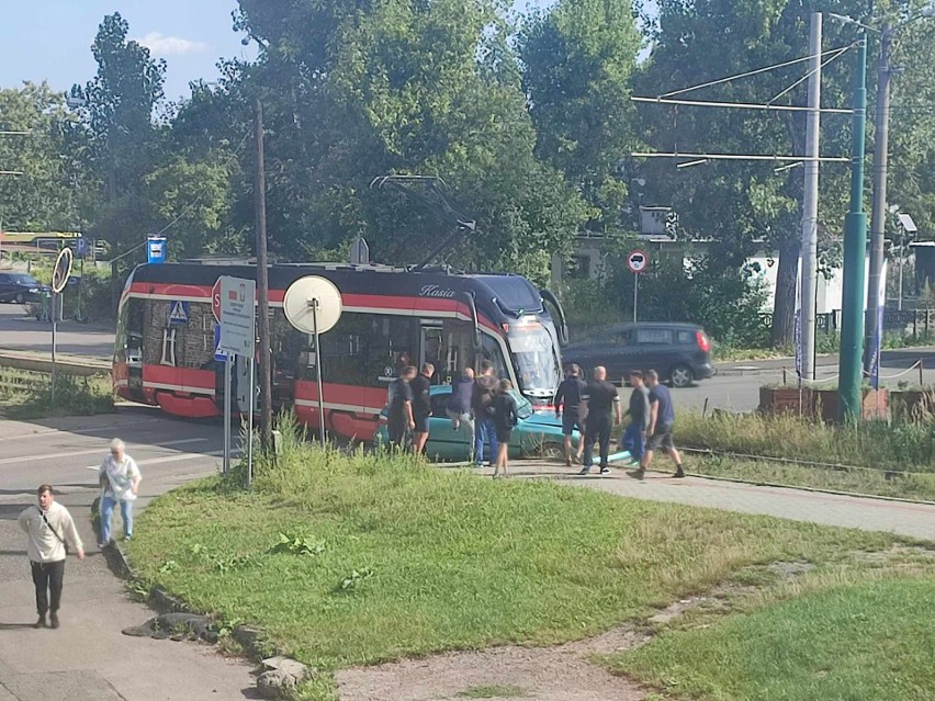 Zderzenie tramwaju z lanosem na przejeździe w Chorzowie