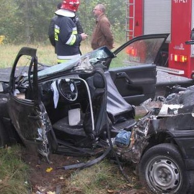 Do najtragiczniejszego wypadku doszło na drodze z Cewic do Bytowa. Zginęło pięć osób.