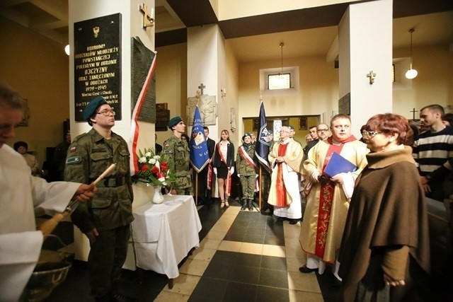 W kościele garnizonowym w Katowicach odsłonięto tablicę...