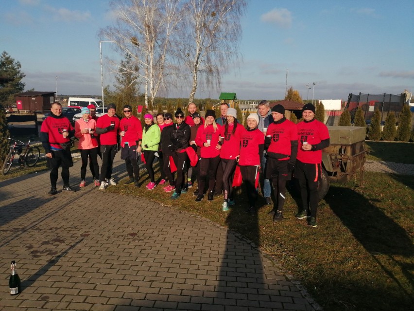 Ponad pięć kilometrów przebiegła grupa zapalonych biegaczy...