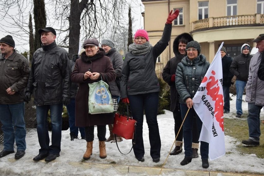 Zawiercie: Pracownicy pikietowali przed odlewnią [WIDEO, ZDJĘCIA]