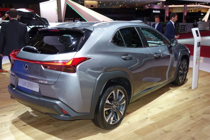 Lexus UX...