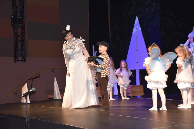 Publiczne Przedszkole nr 5 w Kluczborku wystawiło na scenie Kina Bajka baśń pt. "Królowa Śniegu". Widownia nagrodziła aktorów owacjami na stojąco.