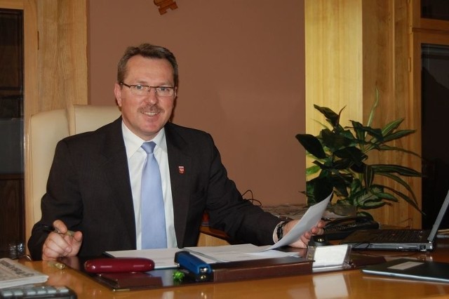 Piotr Hemmerling, burmistrz Kcyni, zaczął od oszczędności