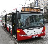 Naprawa autobusu, na który zsunął się kontener, będzie kosztować 20 tys. zł