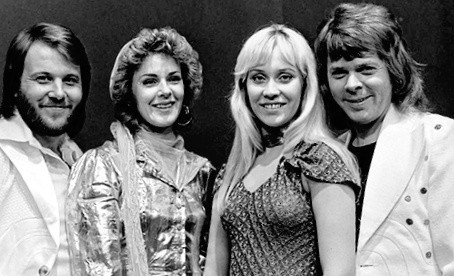 Kultowe hity zespołu ABBA takie jak "Mamma Mia", "Waterloo",...