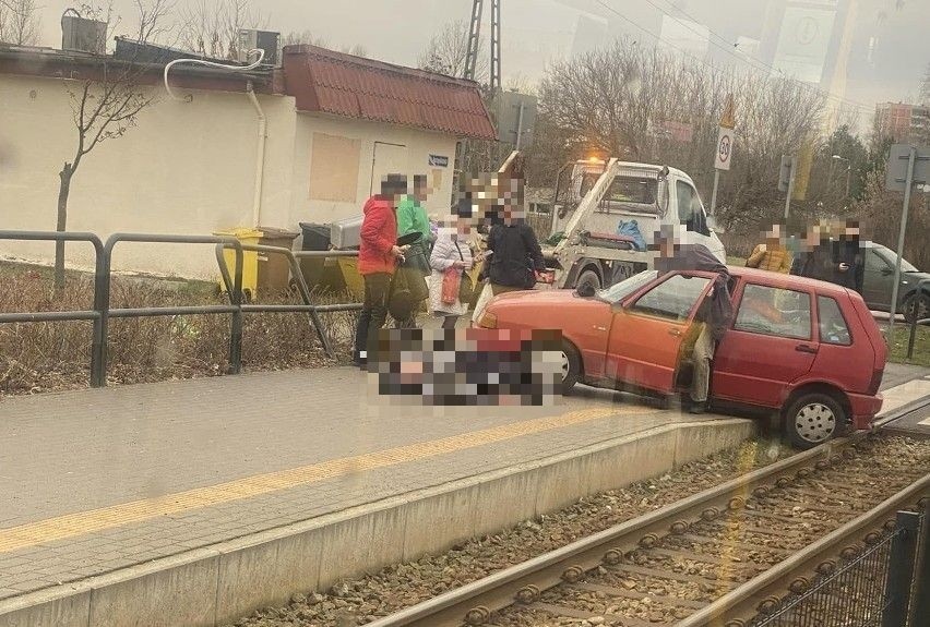 - Ze wstępnych ustaleń, pracujących na miejscu policjantów...