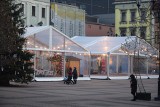 Na rynku w Rybniku rozstawili już świąteczne, ogrzewane namioty. To nowość, która zastąpi tradycyjny jarmark 