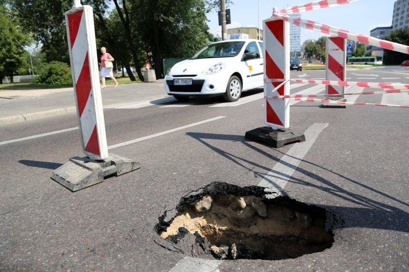 Z kolei na ul. Pałacowej ubytek mogła spowodować nieczynna...