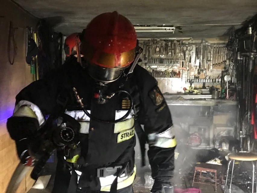 W piątek wybuchł pożar w garażu przy ul. Łukasińskiego w...