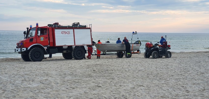 Ciało kobiety znaleziono na plaży w Łebie we wtorek 18.08.2020 r.! Na miejscu prokurator i policjanci