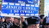 Coraz więcej policjantów na L4. Dołączają strażacy