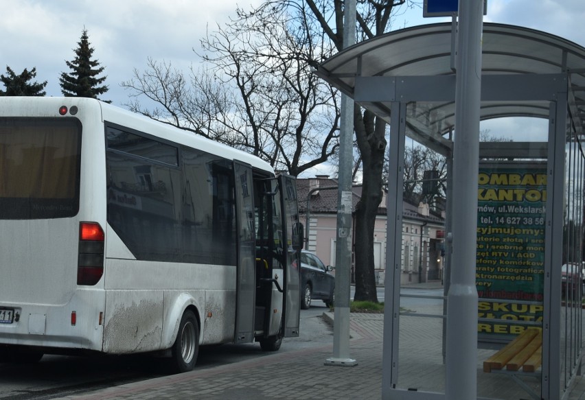 Z autobusów i busów korzystają obecnie głównie osoby...