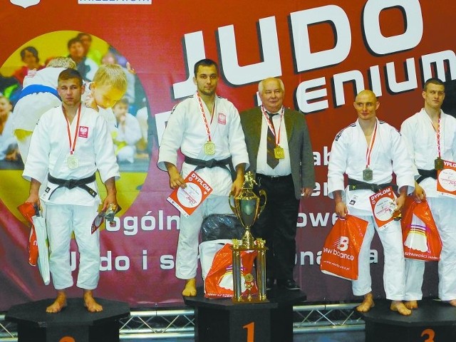 Tomasz Szczepaniak na najwyższym stopniu podium stanął wraz z trenerem Edwardem Faciejewem.