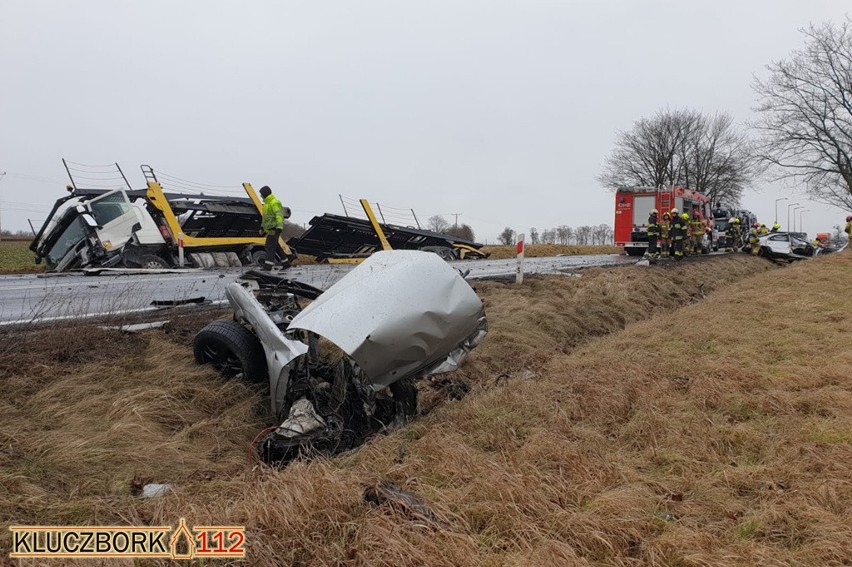 Tragiczny wypadek na DK 11 w Gołkowicach. Osobowy ford...