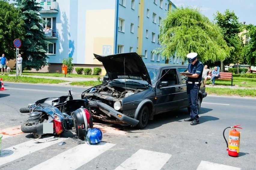 Wypadek w Gnieźnie: Motocyklista trafił do szpitala
