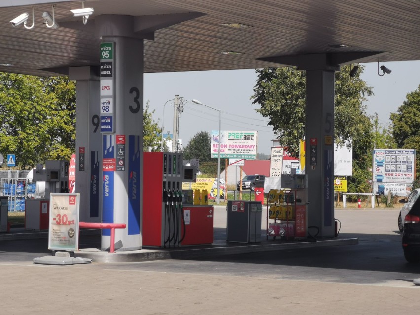 Sprawdziliśmy ceny na zambrowskich stacjach benzynowych. Za benzynę 95 i diesla trzeba zapłacić ponad 6 złotych. Gaz najtańszy od miesięcy