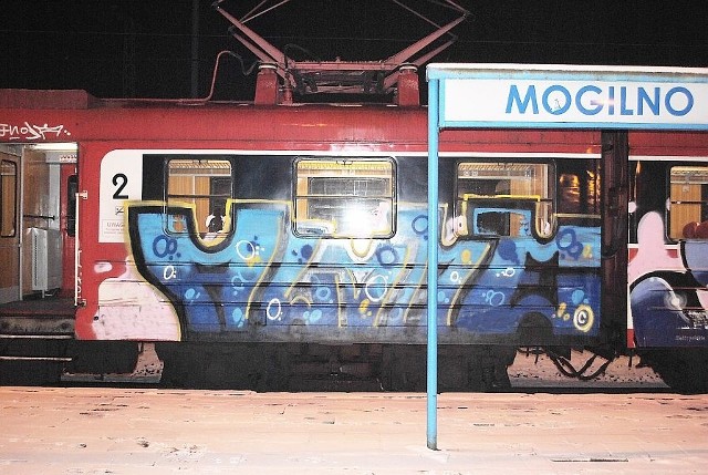 Pięć tysięcy złotych grzywny grozi, którzy malowali graffiti na wagonach. 