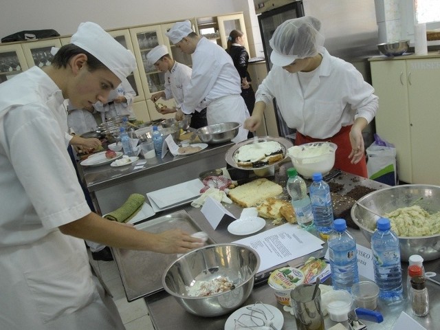 Młodzi, zdolni kucharze mają spore szanse na duże zarobki, szczególnie nad morzem.