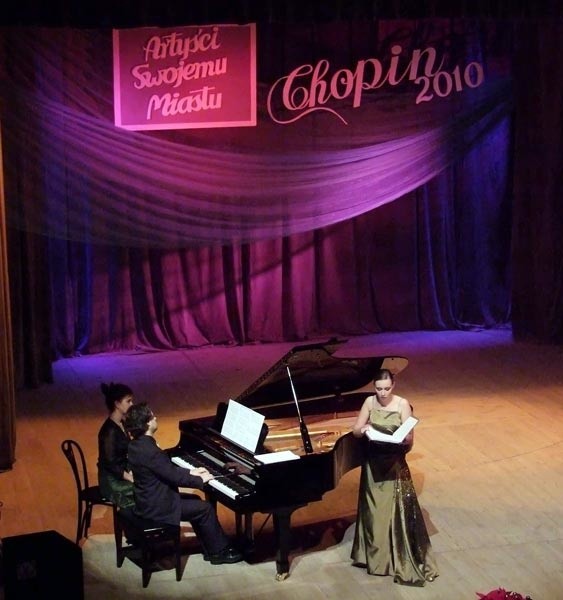 Na Zamku Kazimierzowskim odbył się kolejny koncert z cyklu "Artyści swojemu miastu".