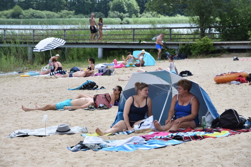 Lato 2021 na plaży w Chmielnikach. Zobacz naszą galerię