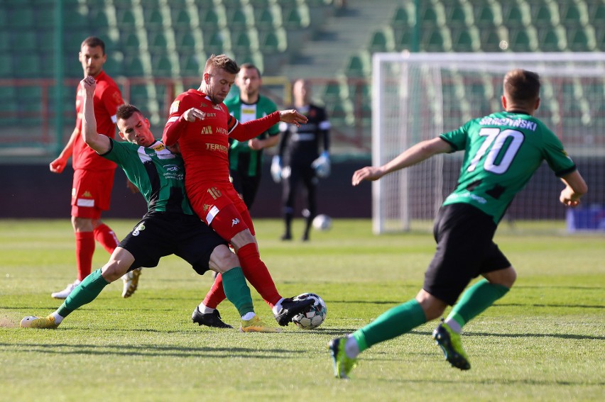 Piłkarska pierwsza liga. Lider zagra na boisku Widzewa