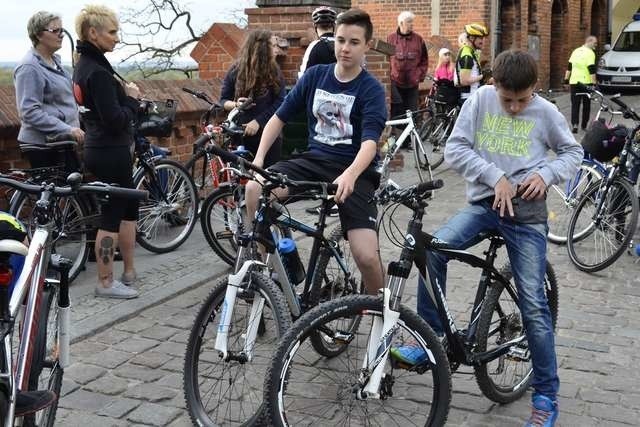 Grudziądzcy rowerzyści (na zdjęciu podczas jednej z mas krytycznych) pokazują, że drzemie w nich duża siła. Od początku maja przejechali już ponad 46 tysięcy kilometrów i walczą zaciekle o to, by wygrać dla miasta stylowe stojaki