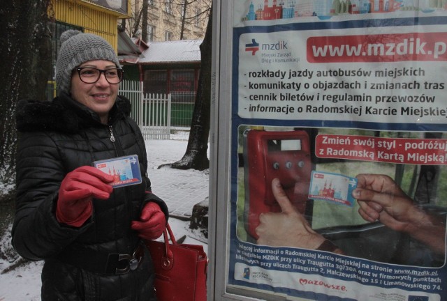 Pani Beata już od dawna korzysta z biletu okresowego zakodowanego na radomskiej karcie miejskiej.