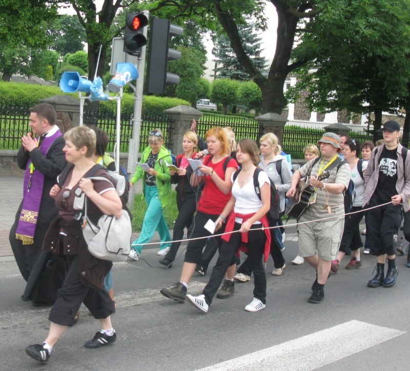 Pielegrzymi z Sokólki wyruszyli dziś do sanktuarium w...