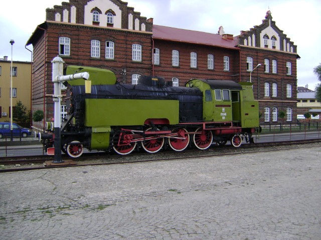 Zabytkowy parowóz na rzeszowskiej bocznicy kolejowej