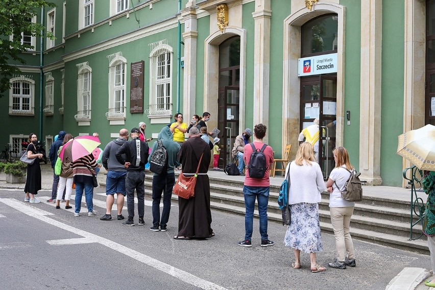 Kolejki do magistratu w Szczecinie. Nie każdemu udaje się dodać do spisu wyborców