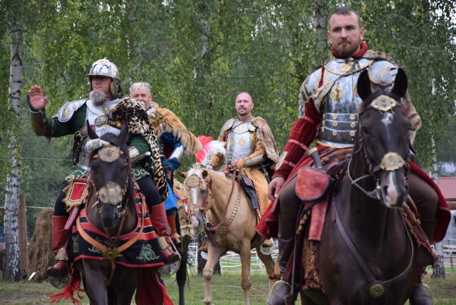 Dzień Tradycji Rzeczpospolitej to cykliczne wydarzenie historyczne organizowane przez lokalnych pasjonatów. Przyciąga uwagę wielu mieszkańców Podlasia