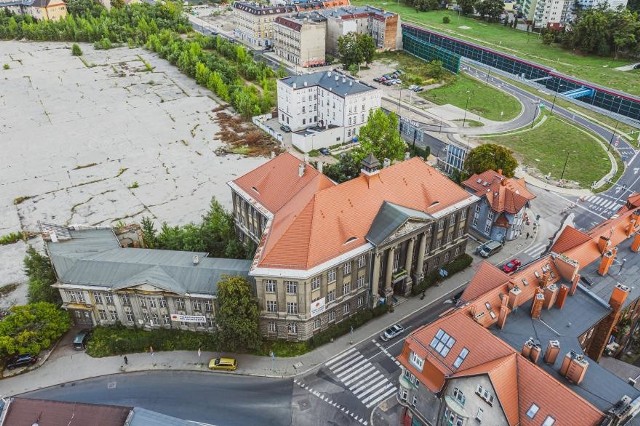 Okazały budynek nie udało się sprzedać podczas siedmiu przetargów. Rokowania w formie licytacji okazały się skuteczne.