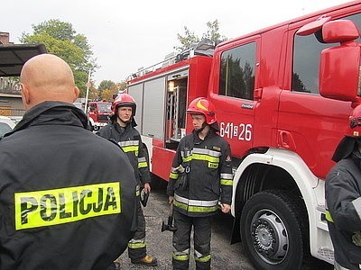 Ćwiczenia służb mundurowych w Tychach: Były ładunki wybuchowe, ewakuacja, pirotechnicy [ZDJĘCIA]