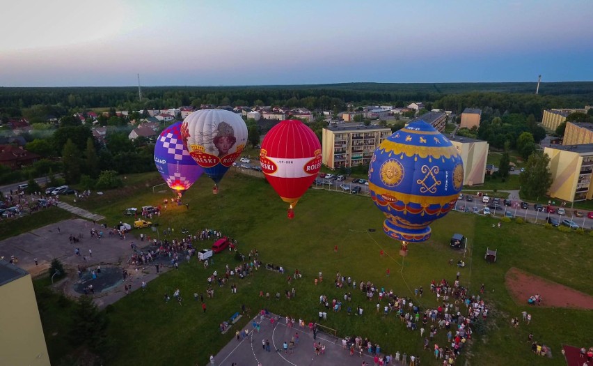 Wspaniałe nocne pokazy balonów w Starachowicach i Wąchocku [Wideo z DRONA, zdjęcia]
