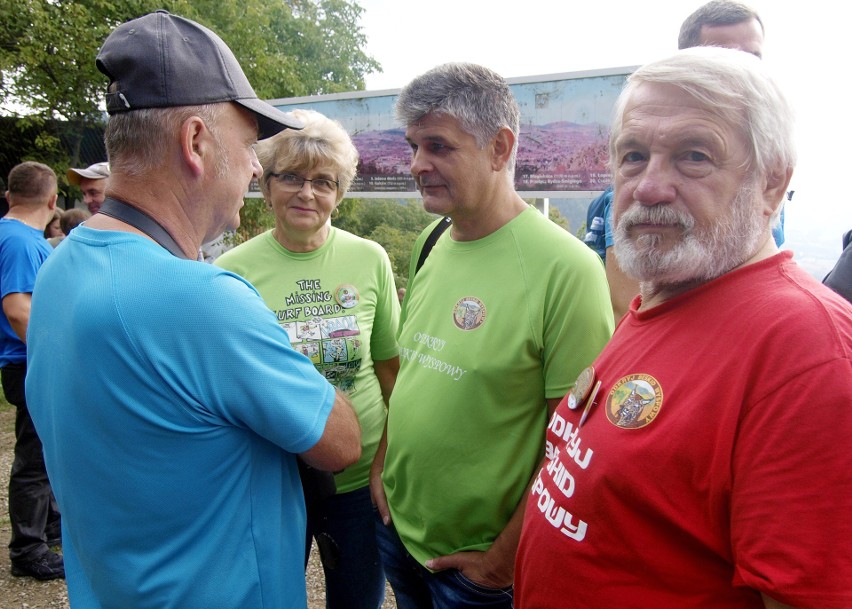 Odkryj Beskid Wyspowy. 53 złote rysie na Miejskiej Górze. W niedzielę szczyt zdobyło ponad 700 turystów