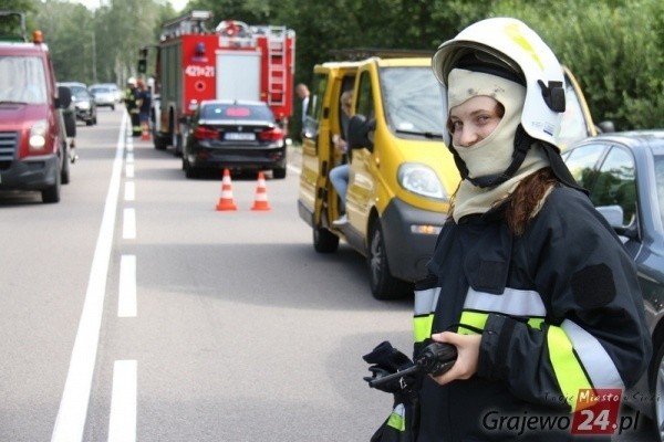 Samochód osobowy nagle zjechał z drogi, wpadł w poślizg i...