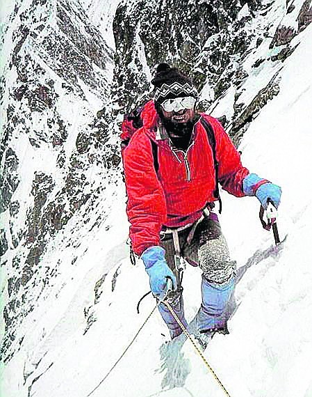 Lipiec-sierpień 1986W ciągu kilku tygodni aż 5 polskich alpinistów wchodzi na K2, wyznaczamy 2 nowe drogi. Giną jednak Tadeusz Piotrowski, Wojciech Wróż (na zdj.) i Dobrosława Miodowicz-Wolf.