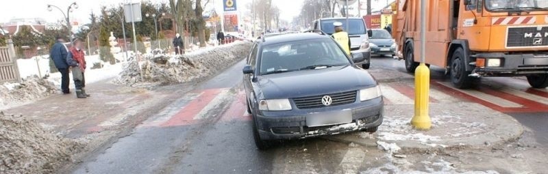 Wjechał passatem w 18-latka. Chłopak trafił do szpitala (zdjęcia)