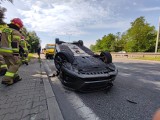 Katowice: Wypadek na ul. Murckowskiej. Zderzyły się trzy samochody osobowe. Jeden z nich dachował