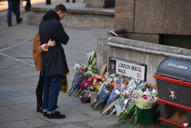 London Brigde: Mieszkańcy opłakują ofiary Usmana Khana. Jack Merritt (25 lat) i Saskia Jones (23 lata) zginęli w piątek zadźgani nożem.