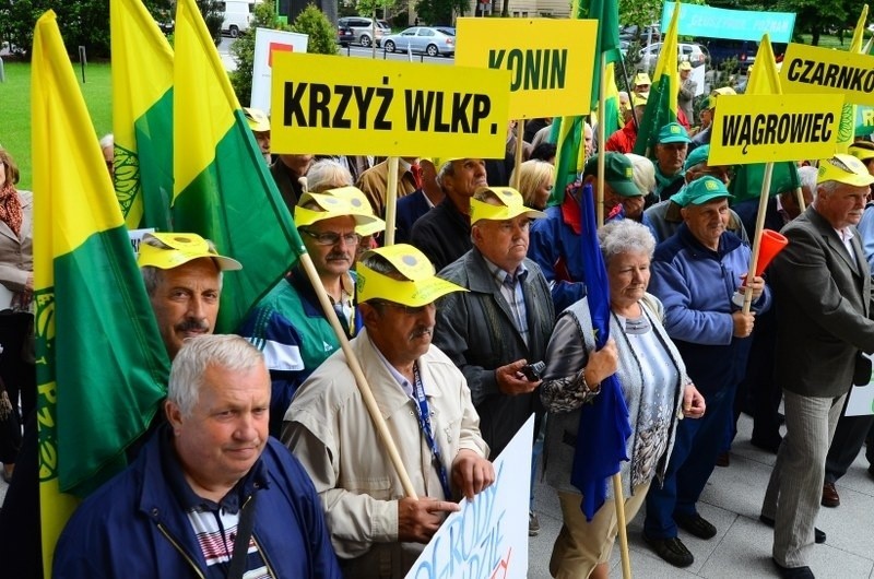 Poznań: Działkowcy protestowali pod Urzędem Wojewódzkim [ZDJĘCIA, FILM]
