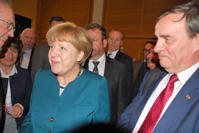 Spotkania kanclerz Angeli Merkel z liderami mniejszości niemieckiej na Śląsku Opolskim i w Polsce są już tradycją. To zdjęcie pochodzi z rozmowy przeprowadzonej w kwietniu 2016 roku w Berlinie podczas zjazdu BDV.