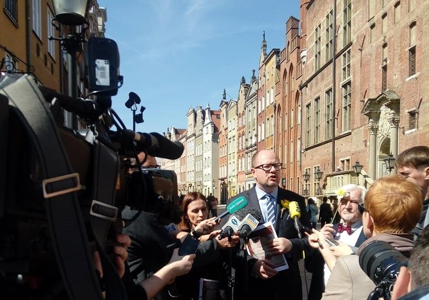 Prezydent Gdańska wysłał do ministra Ziobry wniosek ws. delegalizacji ONR. Skrytykował też dyrektora Muzeum II Wojny Światowej