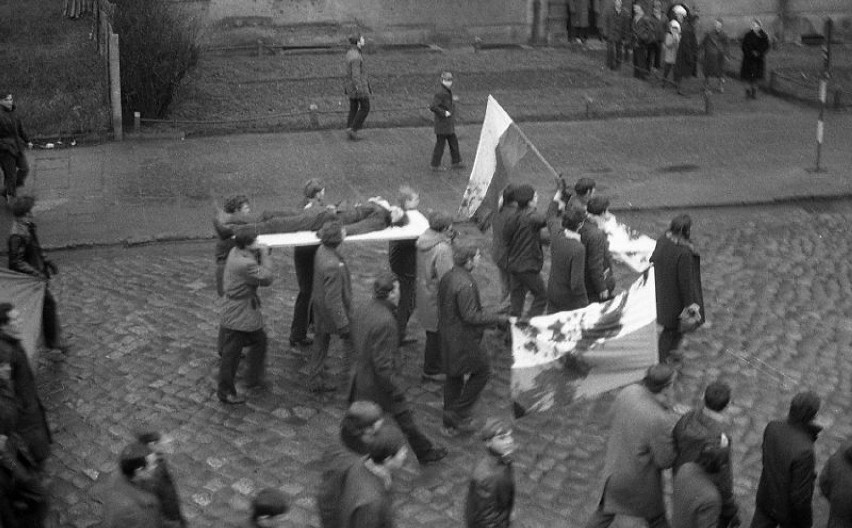 Grudzień '70 w Gdyni. Wystawa i konferencja naukowa. Co kierowało komunistycznymi zbrodniarzami pięćdziesiąt lat temu?  