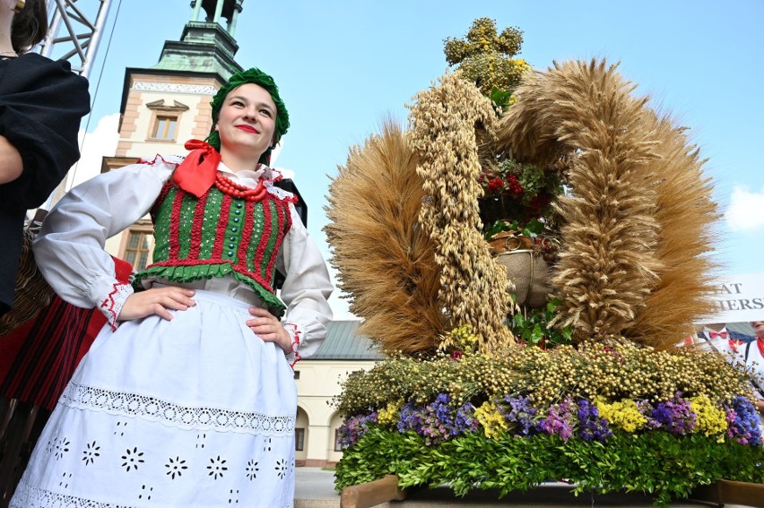 Oto najpiękniejsze wieńce na Świętokrzyskich Dożynkach Wojewódzkich w Kielcach (ZDJĘCIA)