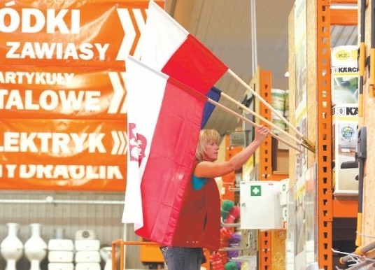 W Słupsku flagi narodowe można kupić nawet w takich sklepach jak Fimal przy ul. Bałtyckiej.